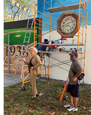 Mayor Jane Castor speaking with artist in front of mural