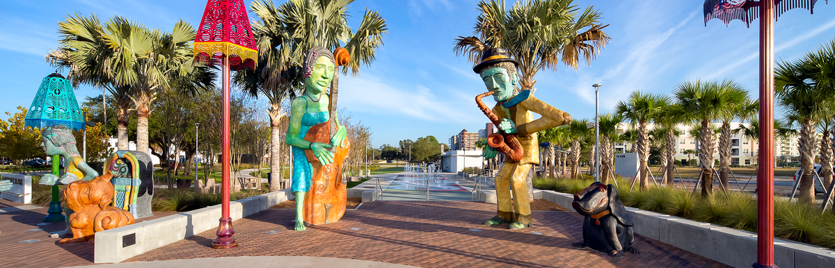 Gateway Sculptures by artist James Simon